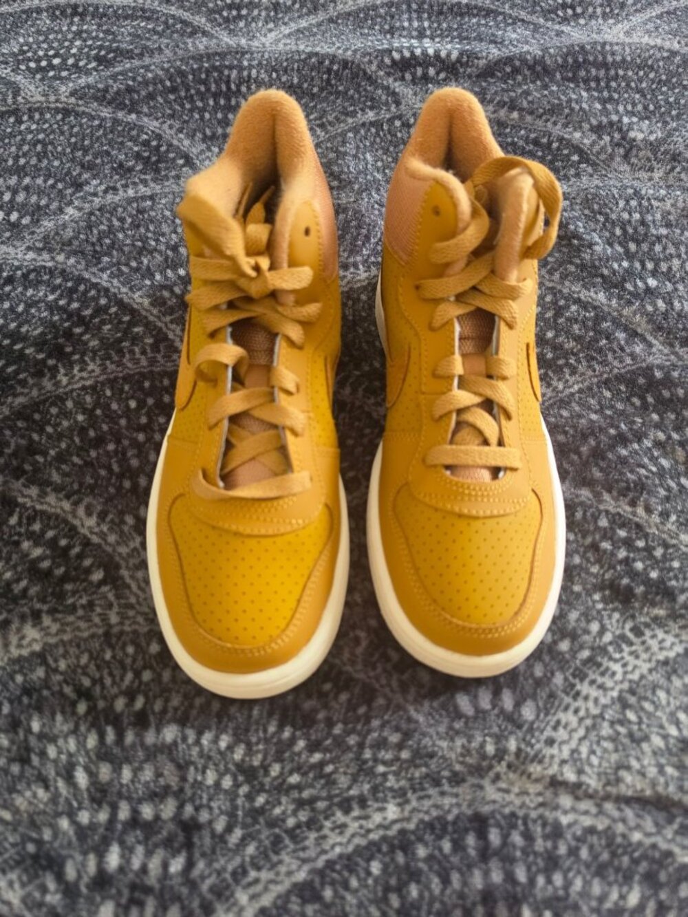 NIKE Youth Mid-Top Sneakers Wheat-Tan Size 5Y - Picture 3 of 8